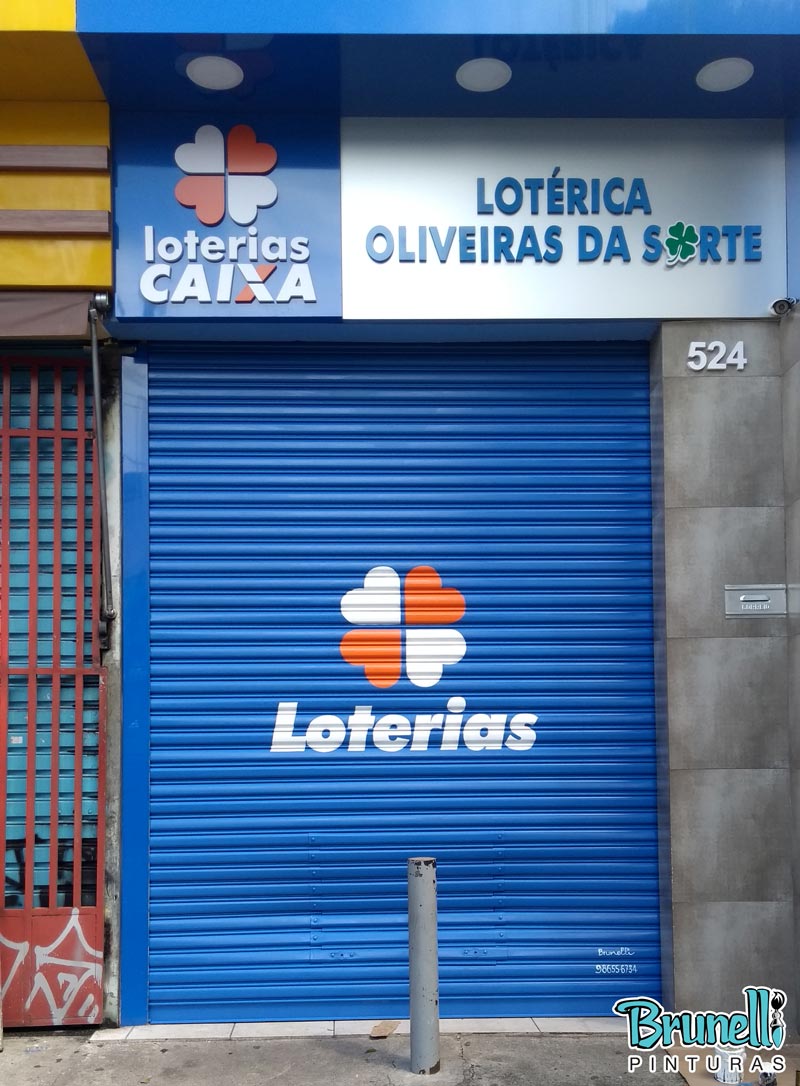 Letreiro em porta de ao