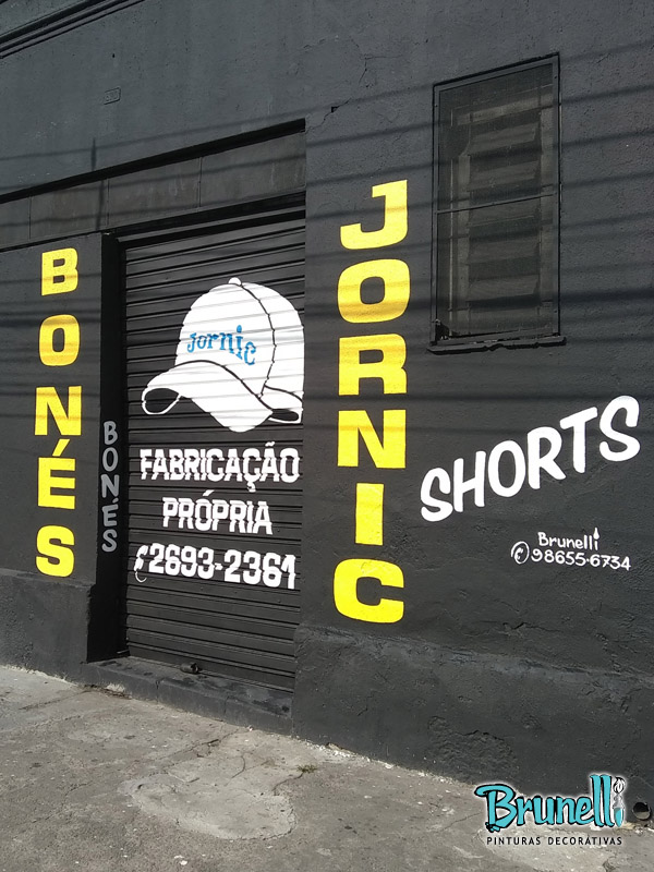 Letreiros em muros, fachadas e paredes