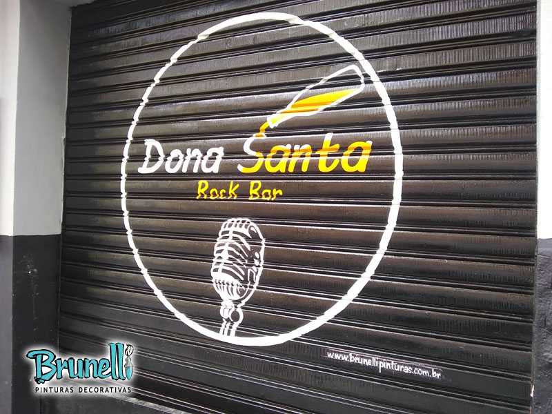 Letreiro em porta de ao Dona santa