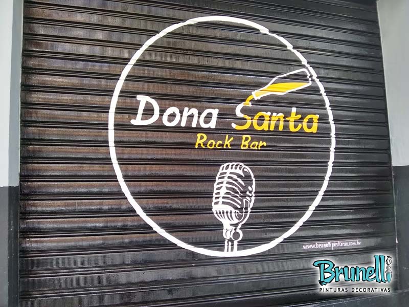 Letreiro em porta de ao Dona santa