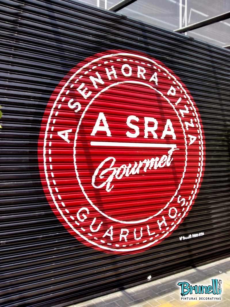 Letreiros em portas de enrolar