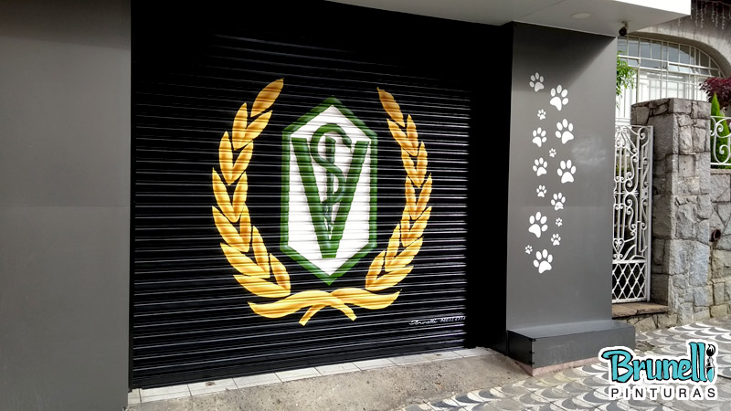 Letreiros em portas de enrolar