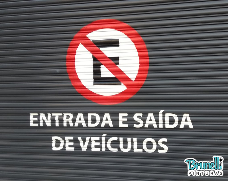 pintura de letreiro em porta de aço proibido estacionar