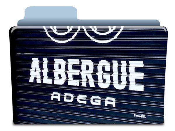 Pintura de logotipo em porta de ao | Adega Albergue