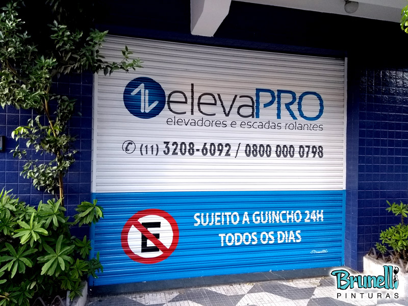 Pintura de logotipo em porta de ao | Elevapro