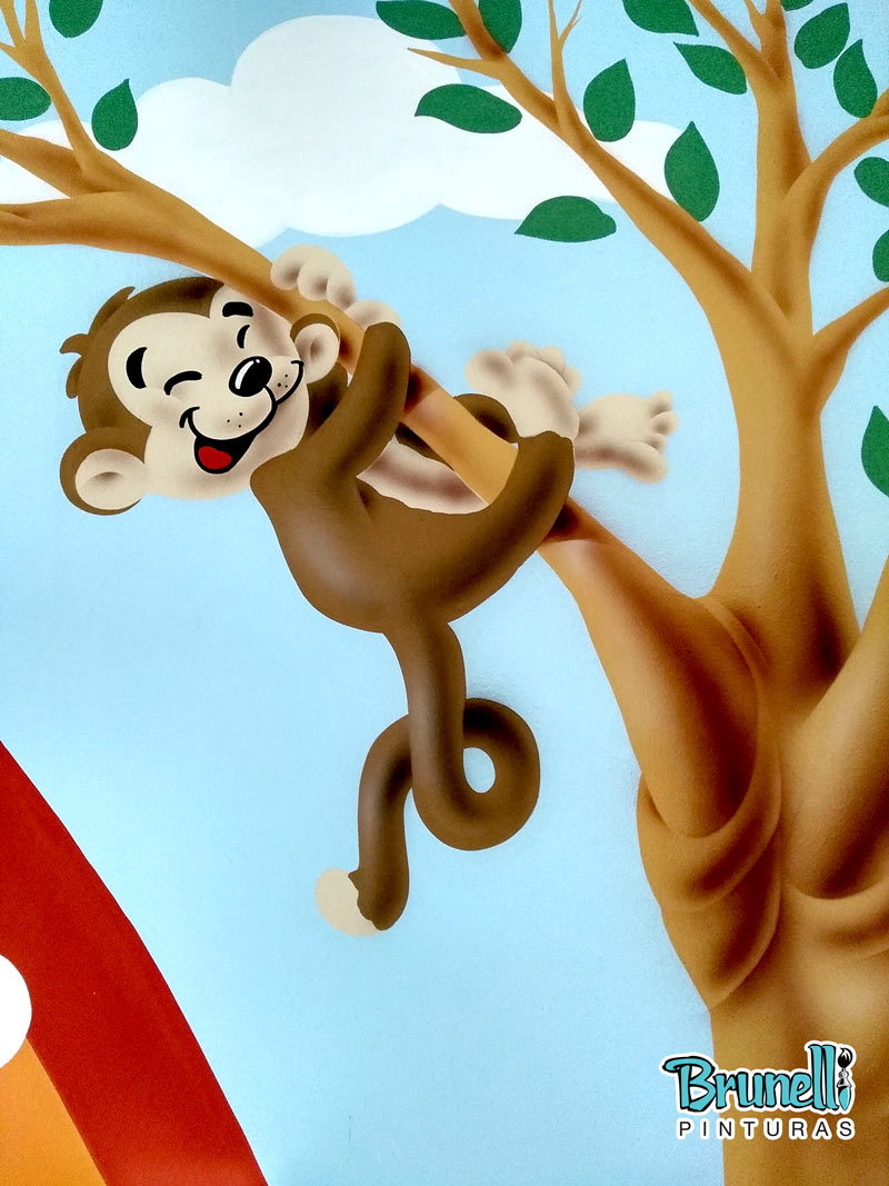 Pinturas de desenhos infantis em salas de aula