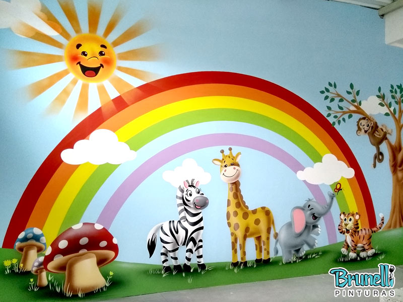 Pinturas de desenhos infantis em salas de aula